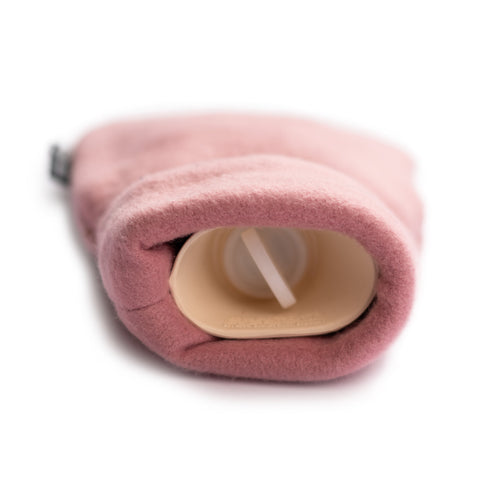 Mini housse en coton rose et bouillotte en caoutchouc naturel